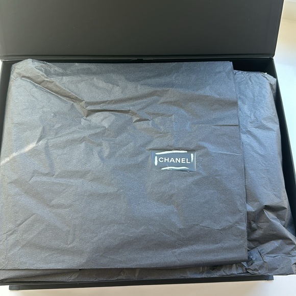 Chanel Jumbo Pink Patent - like new - Picture 11 of 12